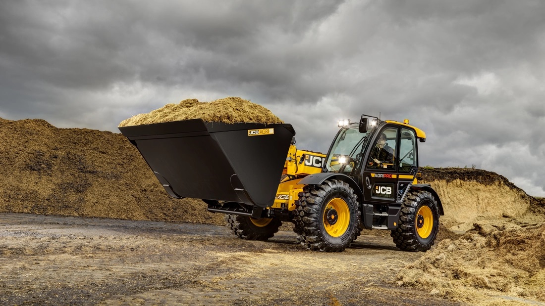 JCB發(fā)布伸縮臂叉裝車(chē)Loadall新品546-70和555-70