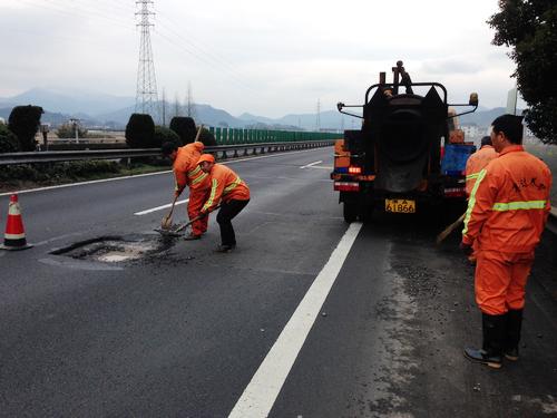 1620798471561000.jpg 公路坑洞.jpg